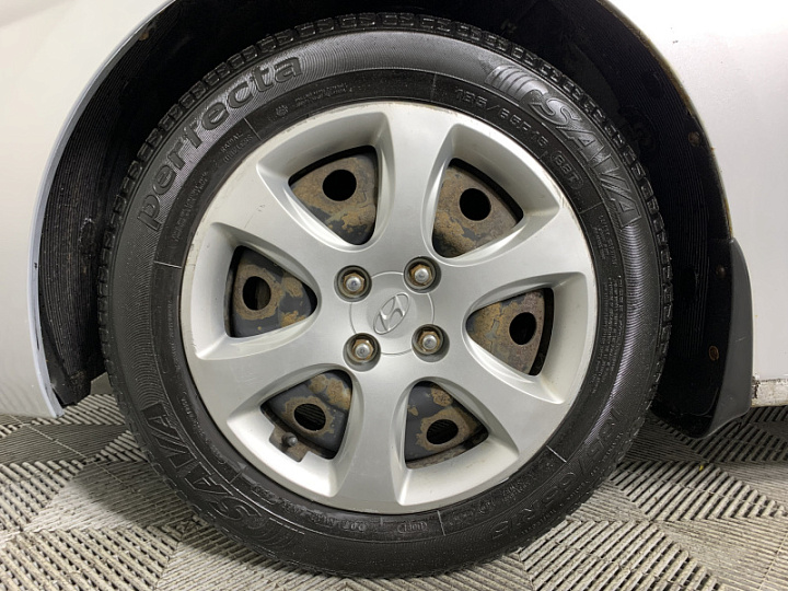 HYUNDAI Solaris 1.4, 2012 года, Механика, Серебристый