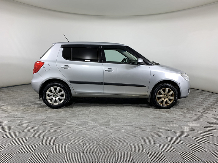 SKODA Fabia 1.6, 2009 года, Автоматическая, Серебристый