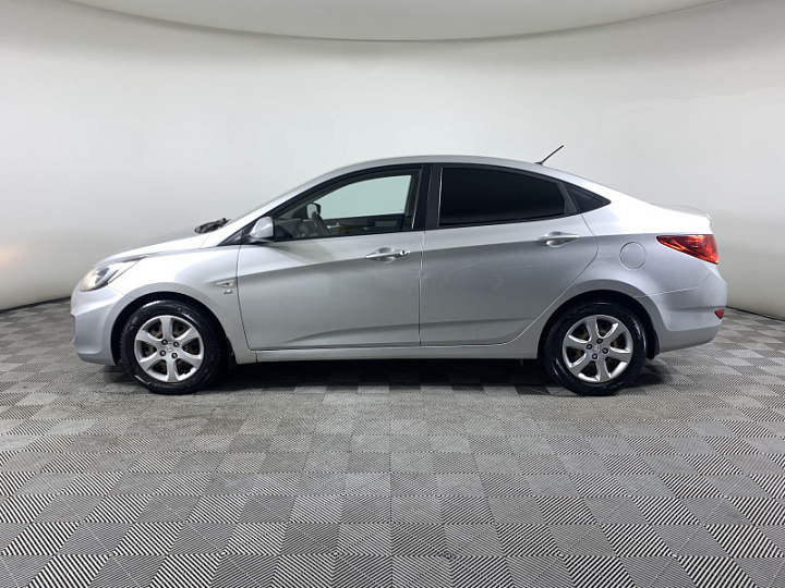 Hyundai Solaris 1.6, 2013 года, Механика, Серебристый