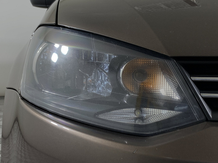 Volkswagen Polo 1.6, 2014 года, Механика, Коричневый