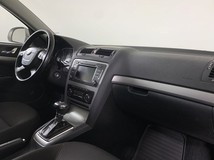 Skoda Octavia 1.8, 2012 года, Автоматическая, Бежевый