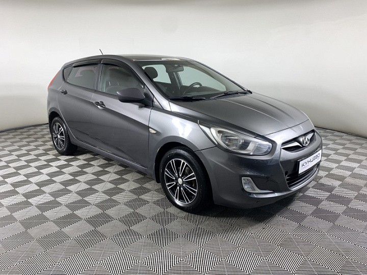 Hyundai Solaris 1.4, 2013 года, Механика, Серый