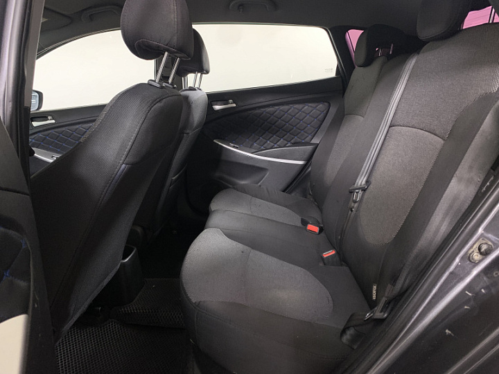 Hyundai Solaris 1.4, 2013 года, Механика, Серый