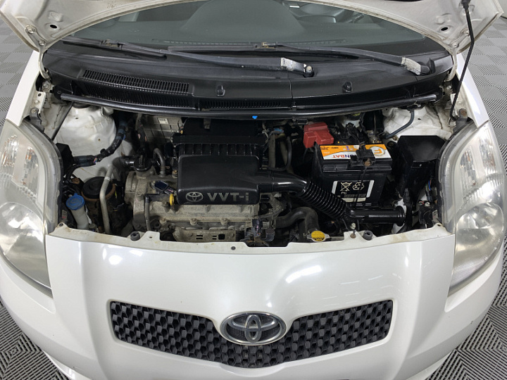 TOYOTA Yaris 1.3, 2008 года, Робот, БЕЛЫЙ