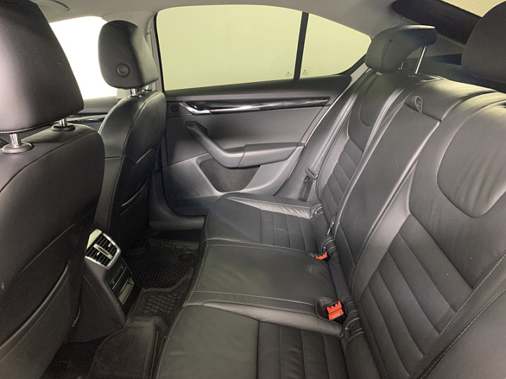 SKODA Octavia 1.8, 2016 года, Робот, БЕЛЫЙ