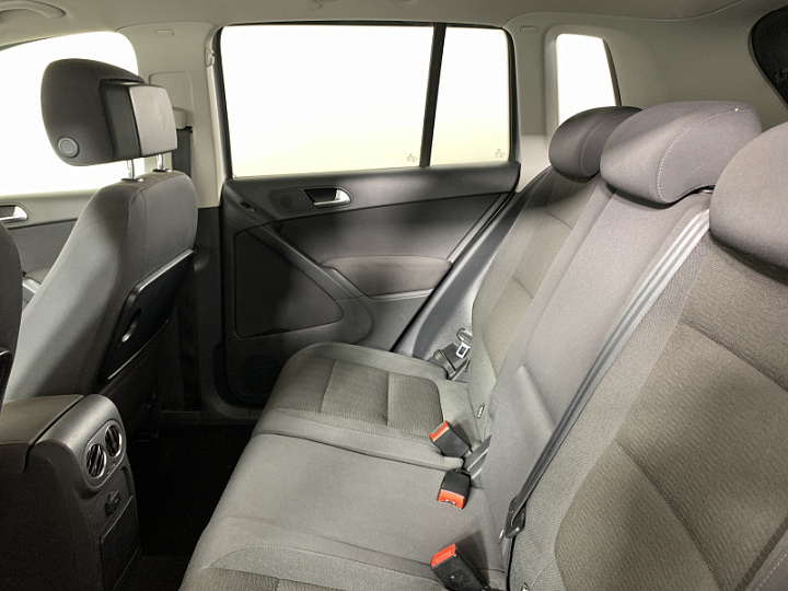 VOLKSWAGEN Tiguan 2, 2011 года, Автоматическая, Серебристый