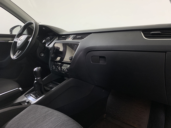 SKODA Octavia 1.8, 2018 года, Механика, БЕЛЫЙ