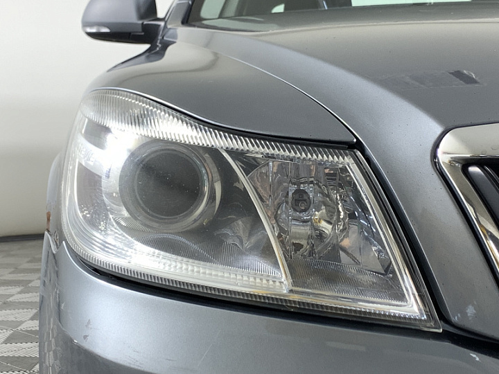 Skoda Octavia 1.8, 2013 года, Робот, Серый