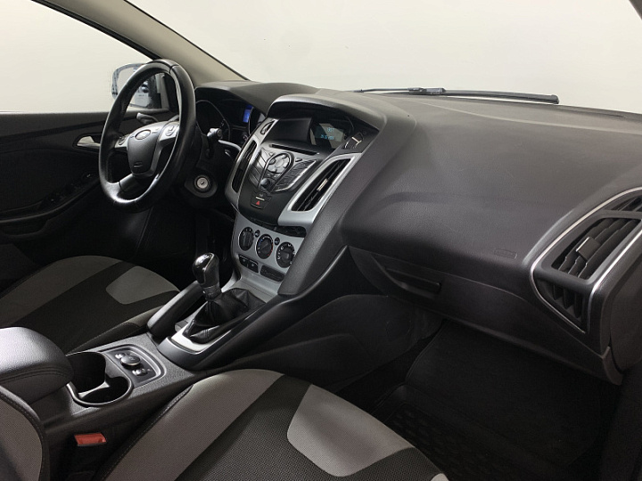 Ford Focus 1.6, 2014 года, Механика, Серебристый