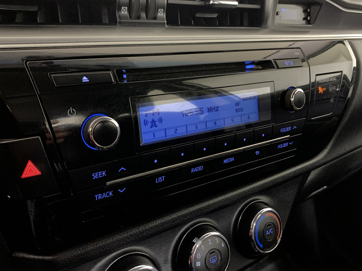 TOYOTA Corolla 1.5, 2013 года, Механика, Серебристый