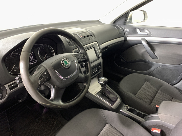 SKODA Octavia 1.8, 2010 года, Робот, СЕРЫЙ