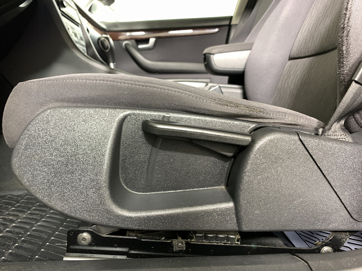 AUDI A4 2, 2006 года, Автоматическая, Серебристый