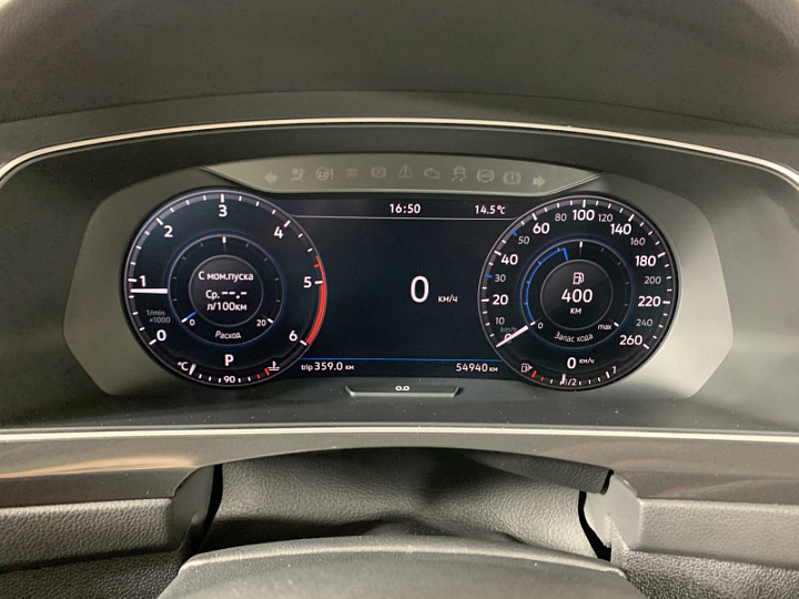 VOLKSWAGEN Tiguan 2, 2018 года, Робот, Вишневый