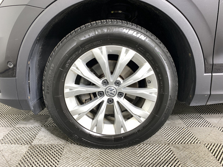 Volkswagen Tiguan 1.4, 2018 года, Робот, ЧЕРНЫЙ
