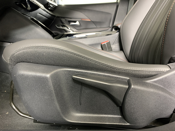 PEUGEOT 2008 1.2, 2023 года, Автоматическая, БЕЛЫЙ
