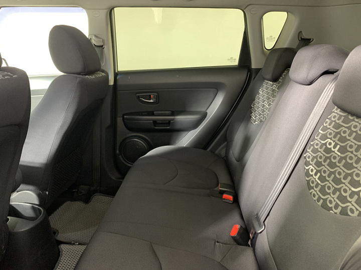 KIA Soul 1.6, 2010 года, Автоматическая, Серебристый