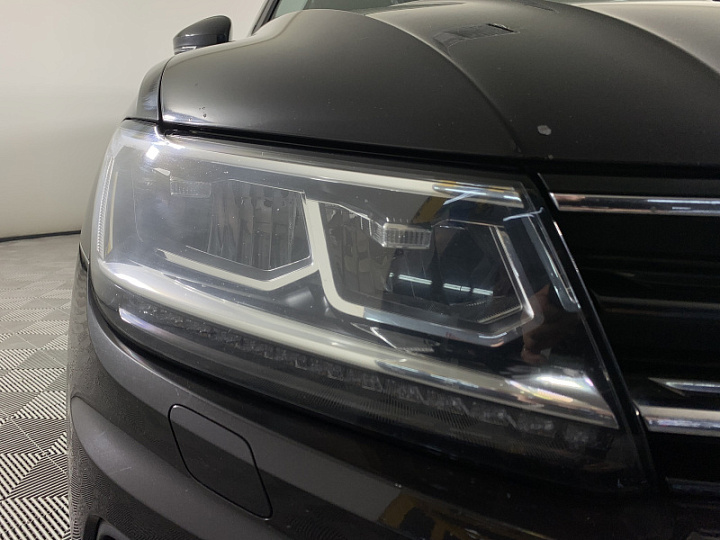 Volkswagen Tiguan 1.4, 2018 года, Робот, ЧЕРНЫЙ