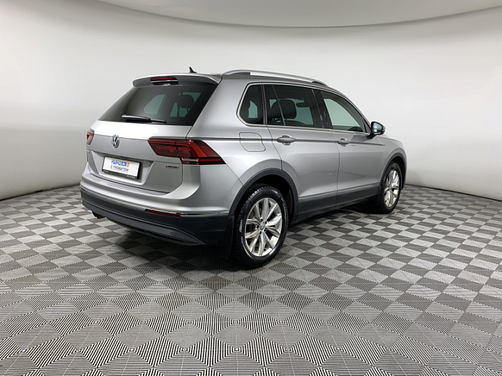 VOLKSWAGEN Tiguan 1.4, 2018 года, Робот, Серебристый