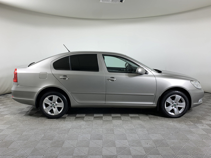 Skoda Octavia 1.8, 2012 года, Автоматическая, Бежевый
