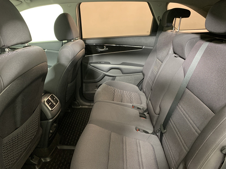 KIA Sorento 2.4, 2018 года, Автоматическая, Светло серый
