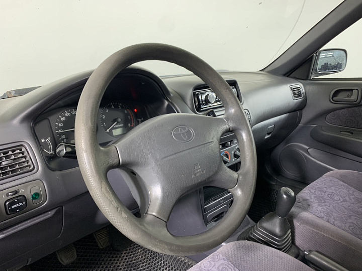 TOYOTA Corolla 1.3, 1999 года, Механика, Серебристый