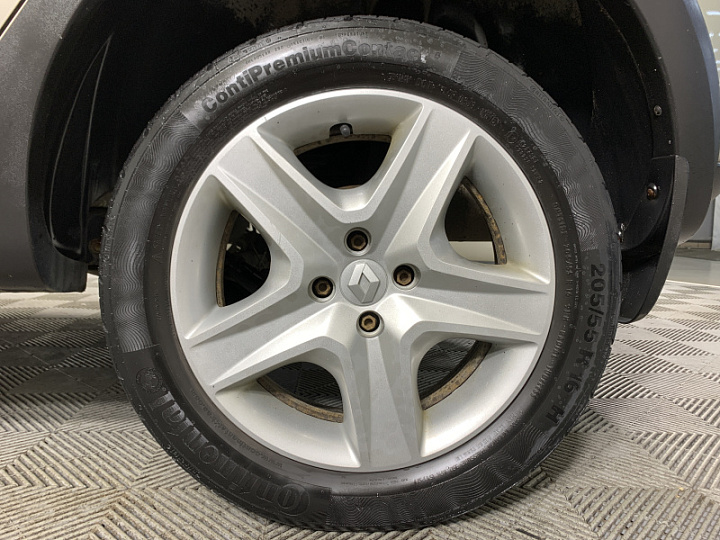 RENAULT Sandero Stepway 1.6, 2015 года, Автоматическая, БЕЖЕВЫЙ