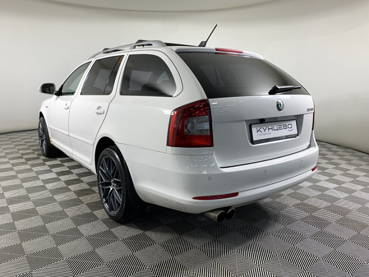 SKODA Octavia 1.8, 2011 года, Робот, БЕЛЫЙ