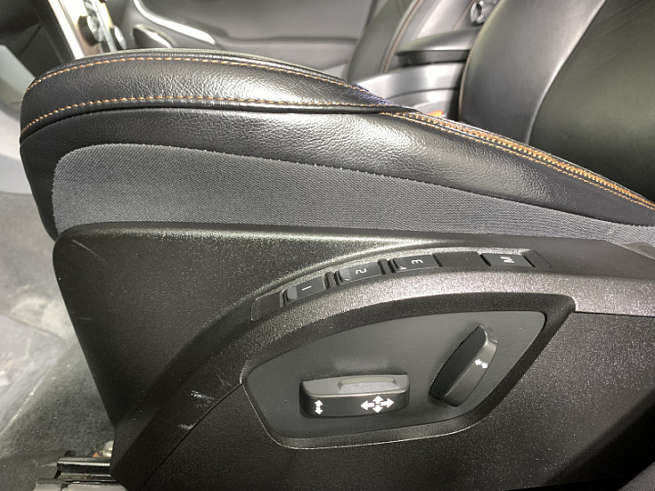 Volvo V40 2, 2014 года, Автоматическая, Черный