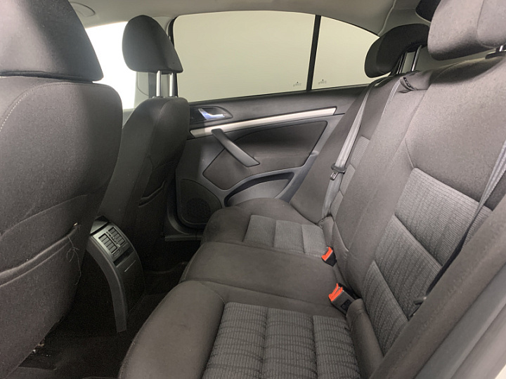 SKODA Octavia 1.6, 2013 года, Автоматическая, Серебристый