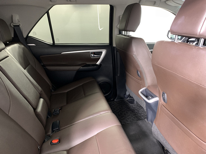 TOYOTA Fortuner 2.8, 2017 года, Автоматическая, Темно-Коричневый