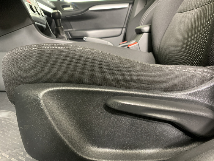 CITROEN C4 1.6, 2015 года, Механика, Серебристый