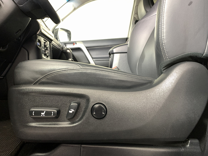 TOYOTA Land Cruiser Prado 2.8, 2018 года, Автоматическая, БЕЛЫЙ