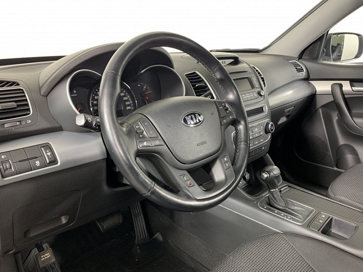KIA Sorento 2.4, 2015 года, Автоматическая, БЕЛЫЙ