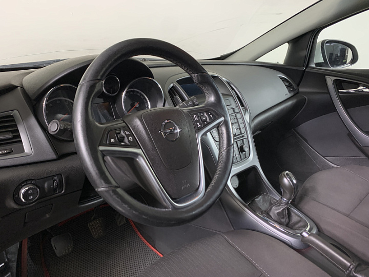 Opel Astra 1.8, 2012 года, Механика, Белый