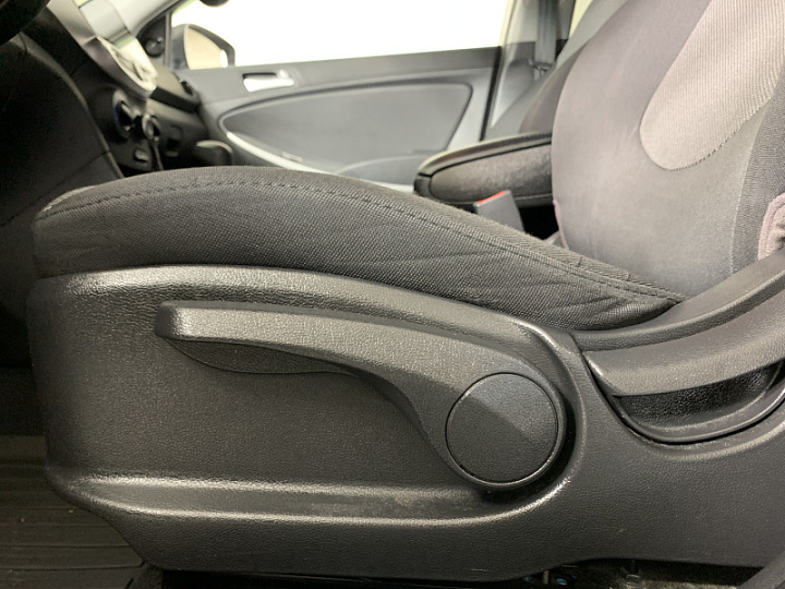 HYUNDAI Solaris 1.6, 2012 года, Автоматическая, Серебристый