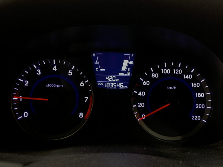 Hyundai Solaris 1.6, 2012 года, Механика, Черный