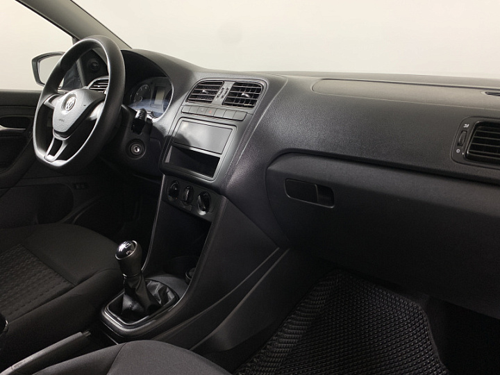 VOLKSWAGEN Polo 1.6, 2018 года, Механика, ЧЕРНЫЙ