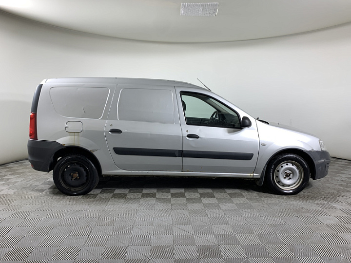 Lada Largus 1.6, 2013 года, Механика, Серебристый