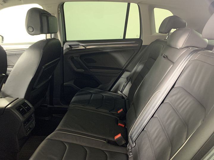 VOLKSWAGEN Tiguan 2, 2019 года, Автоматическая, Серебристый