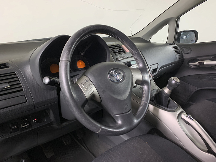 Toyota Auris 1.4, 2007 года, Механика, Серый