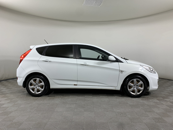 HYUNDAI Solaris 1.6, 2013 года, Механика, БЕЛЫЙ
