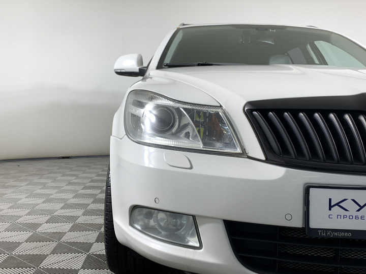 SKODA Octavia 1.8, 2011 года, Робот, БЕЛЫЙ