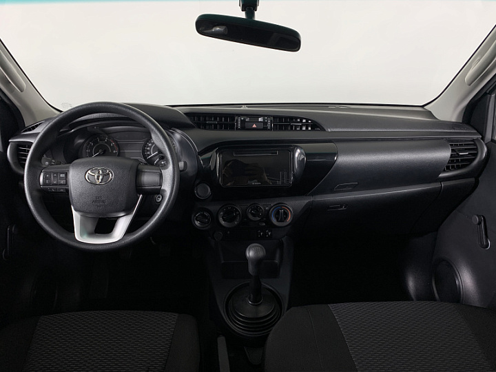 TOYOTA Hilux 2.4, 2022 года, Механика, БЕЛЫЙ