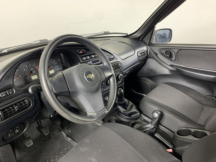 CHEVROLET Niva 1.6, 2011 года, Механика, Серебристый металлик