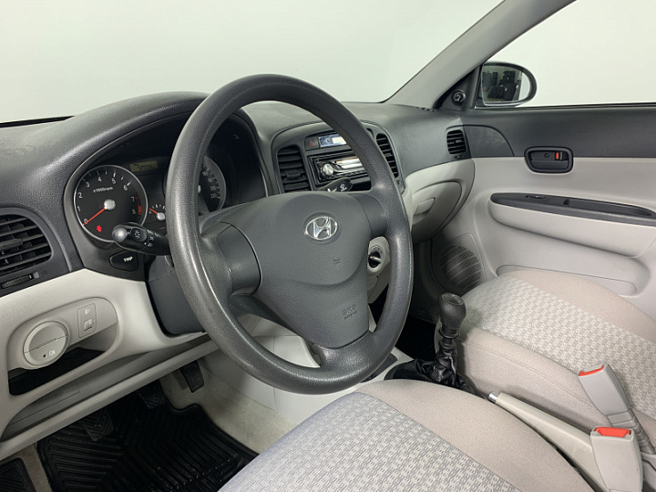 HYUNDAI Verna 1.4, 2007 года, Механика, Серебристый