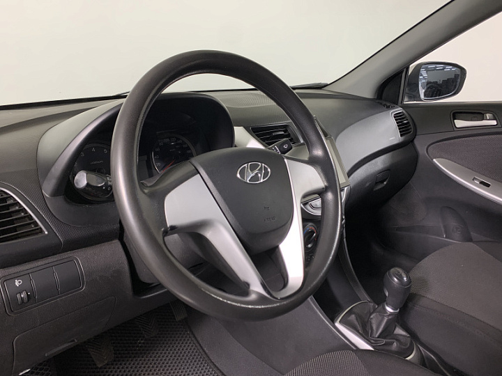 HYUNDAI Solaris 1.4, 2012 года, Механика, Серебристый