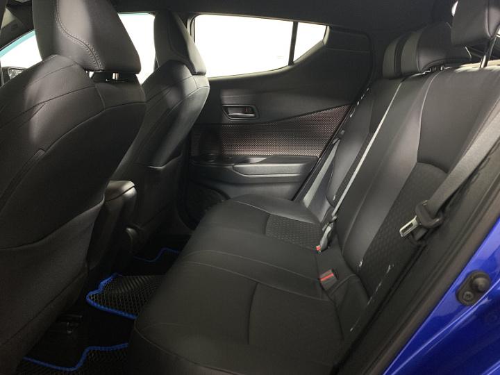 Toyota C-HR 1.197, 2019 года, Автоматическая, Синий