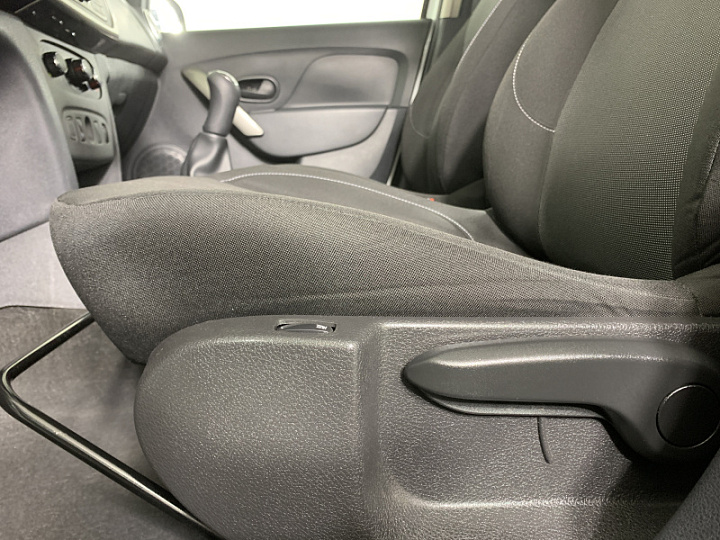 RENAULT Sandero Stepway 1.6, 2019 года, Механика, БЕЛЫЙ