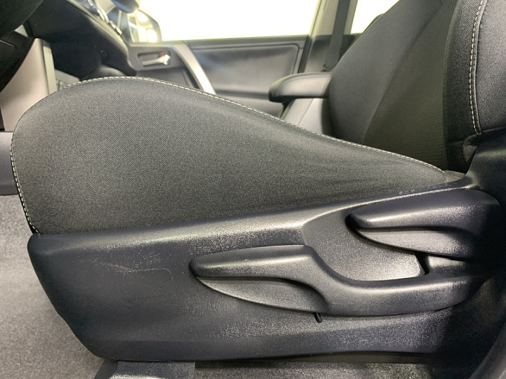 TOYOTA RAV4 2, 2015 года, Вариатор, Серебристый