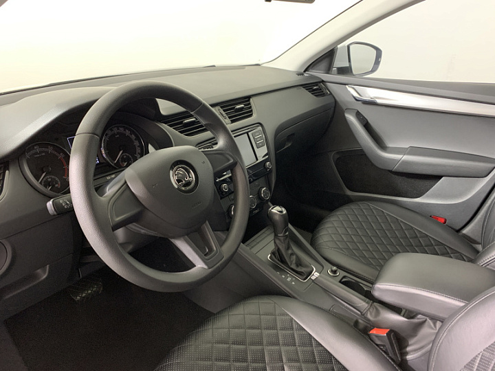 SKODA Octavia 1.6, 2020 года, Автоматическая, БЕЛЫЙ